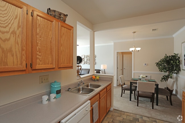 2BR, 2BA - 1,150 SF