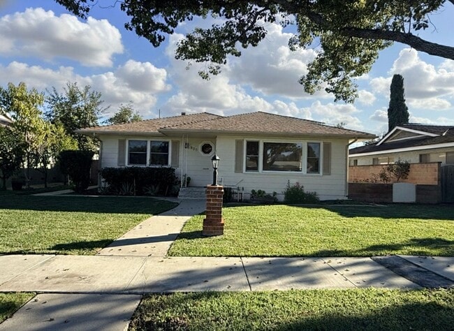 Building Photo - 3Bd House w/ HUGE Yard + RV Parking + New Appliances!