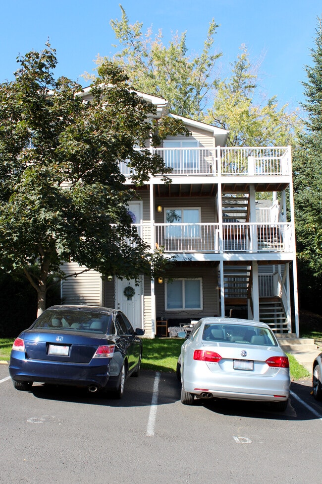 Photo - 1050 NE B St