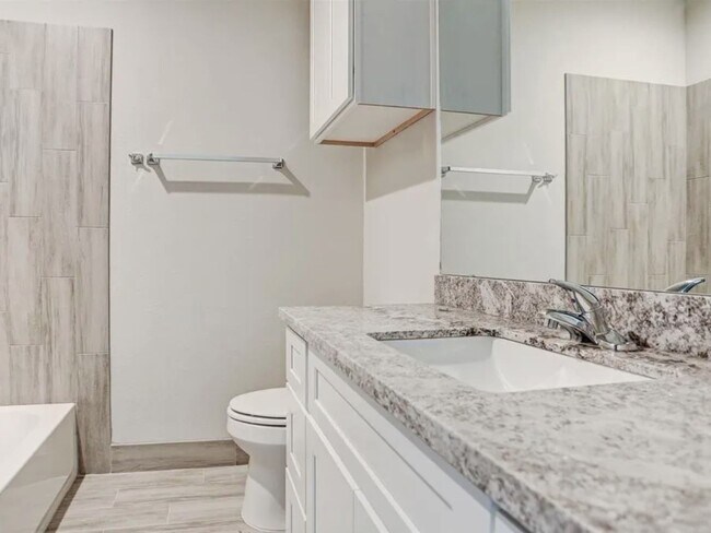 Photo - 4425 Clover St