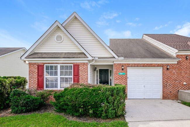 Building Photo - 2167 Red Oak Cir