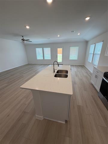 Photo - 2203 Rannoch St