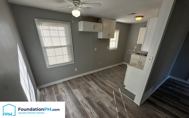 Photo - 2344 Warren St