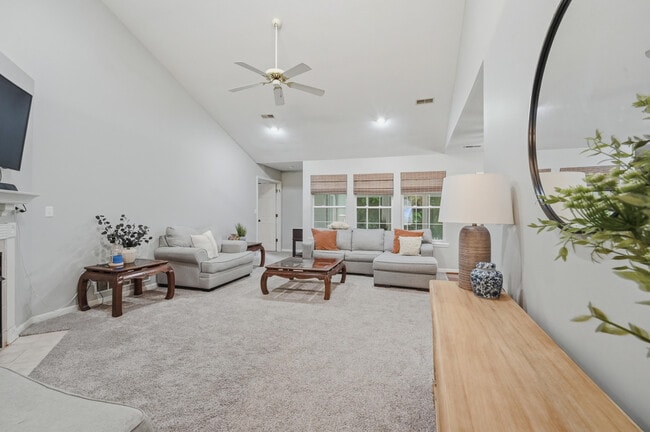 Photo - 209 Norwich Dr