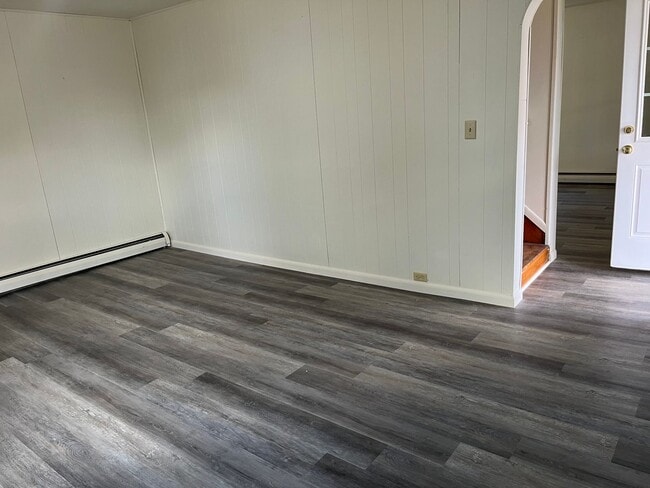 Photo - Newly Remodeled Single Family Home - Howar...