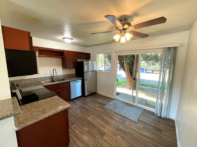 Photo - Fantastic 1 Bedroom Apartment in St Johns with Updated Kitchen Unidad 9416