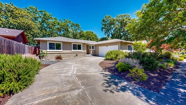 Building Photo - Rincon Valley Single Level, Landscaper Included!