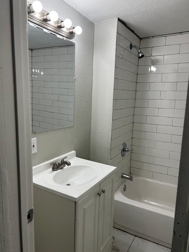 Photo - 121 S Fuller St