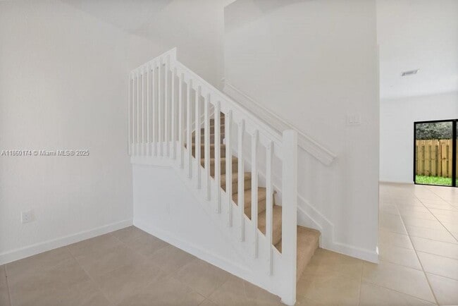Photo - 250 SW 159th Ln