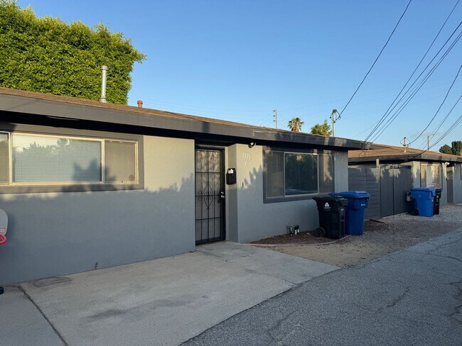 1671 1/2 W 212th St - 1671 1/2 W 212th St Apartamento Unidad 1