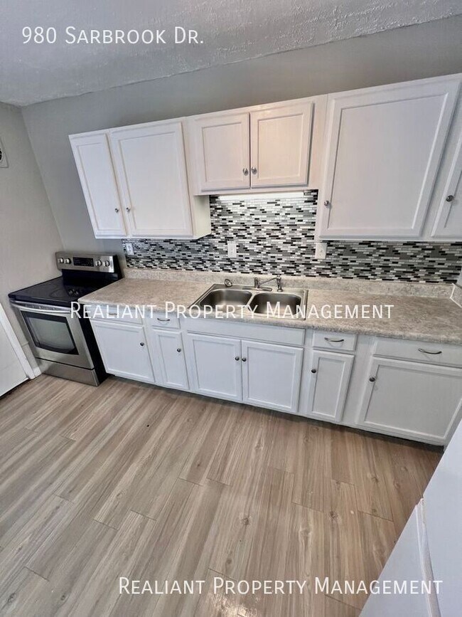 Photo - 980 Sarbrook Dr