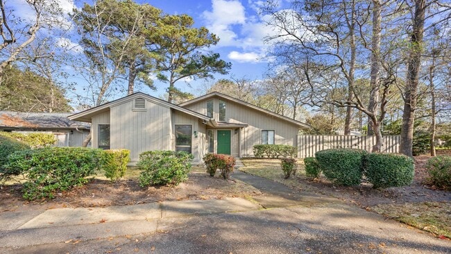 Building Photo - 904 Dogwood Ct