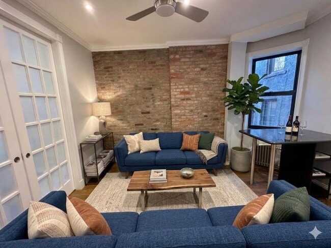 Building Photo - 325 E 5th St