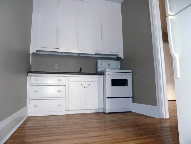 Photo - Kewanee Manor