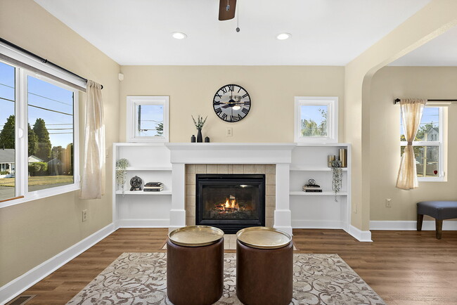 Photo - 126 E 43rd St