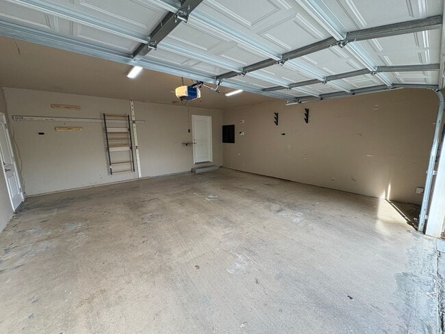 Photo - NW Visalia Home Near Country Club Available Now! *Private Showing Only*