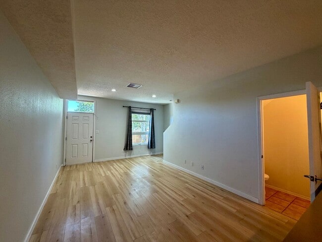 Photo - Cute 2 Bedroom 1.5 Bathroom Located In Downtown Albuquerque!
