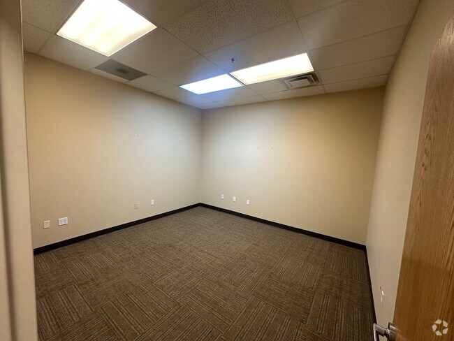 Building Photo - Office Space on Bluff Rental