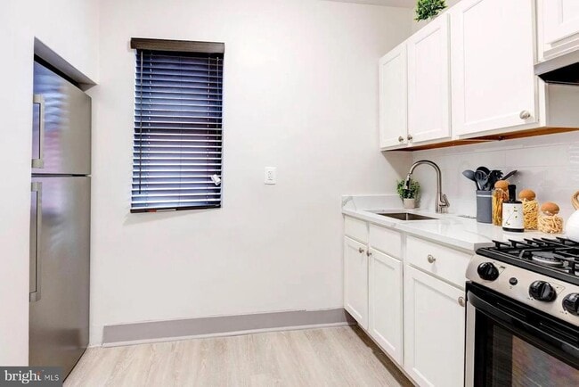 Building Photo - 19 W Mulberry St Unit 1A