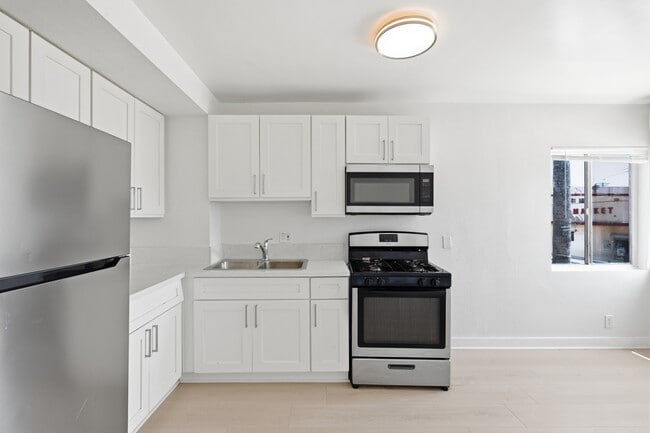 Photo - 1805 W 80th St