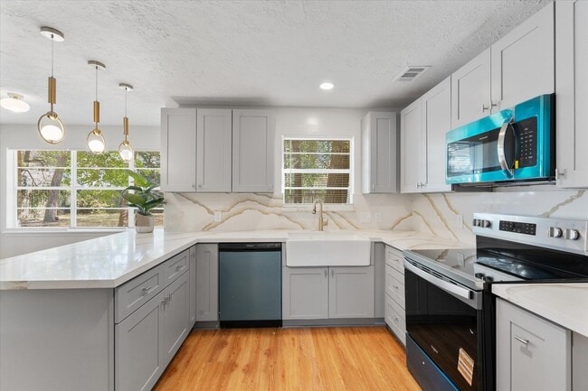 Photo - 3811 Woodbriar Dr