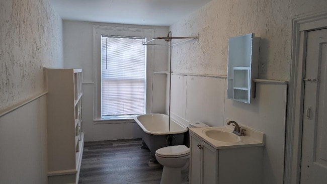 Photo - 721 N Hamilton St