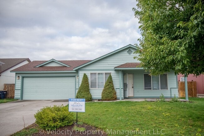 Building Photo - Charming Single Level Redmond Home!
