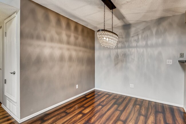 Photo - Stunning 2 Bedroom Near Lowry!!!!