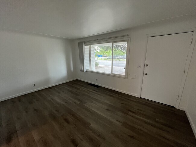 Photo - 904 Sheridan Blvd