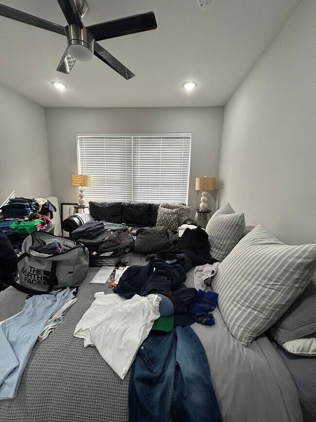 Photo - 709 W Barry Ave Unidad S2