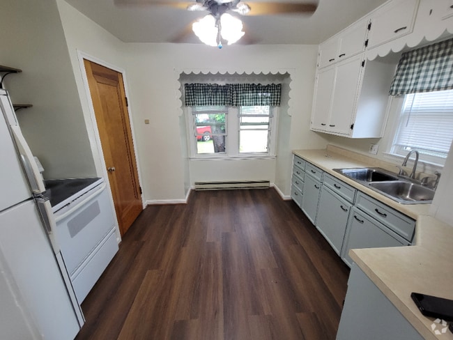 Building Photo - 1607 E 7th St Rental