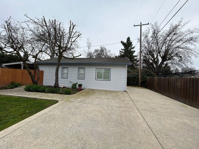 Photo - Available now! 1bed/1bath Great Neighborhood!