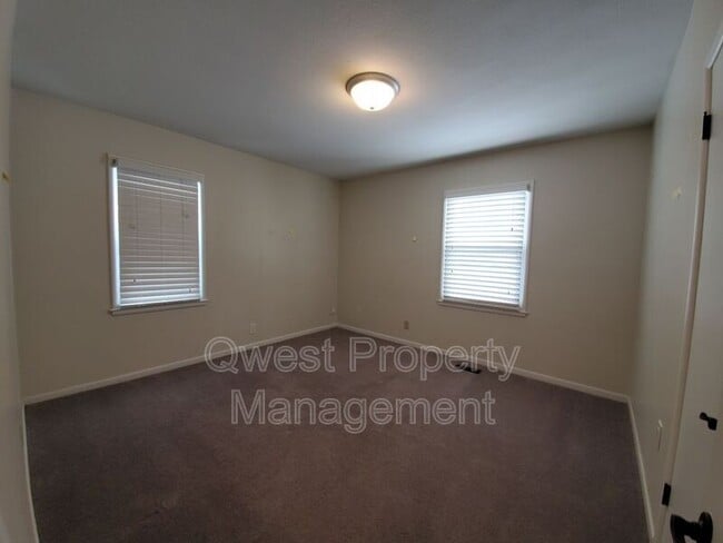 Photo - 1647 Mason St NE