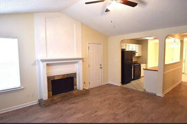 Photo - 1323 N Hampton Dr