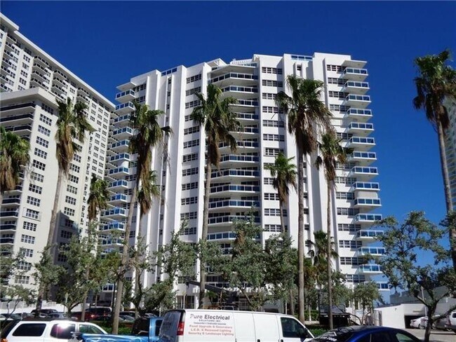 Building Photo - 3430 Galt Ocean Dr Unit 211