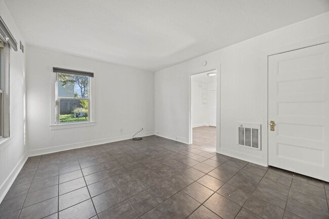 1816 Carleton St Unidad F