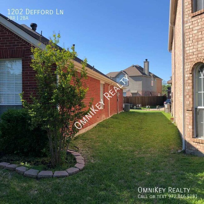 Photo - 1202 Defford Ln