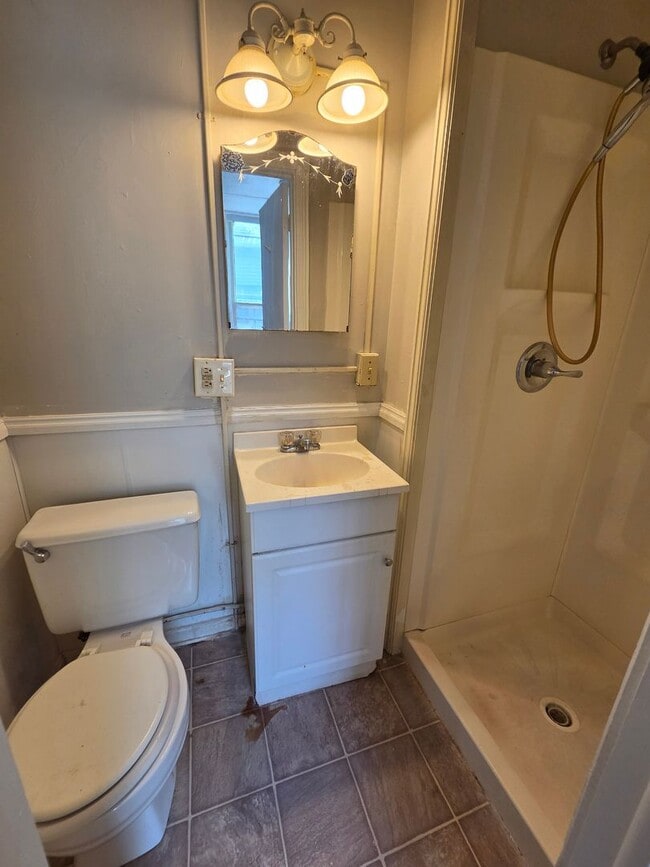 Photo - Lower 1 bedroom all utilities included