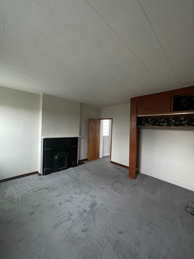 Photo - Available July 1st! 3 Bed 1.5 Single Famil...