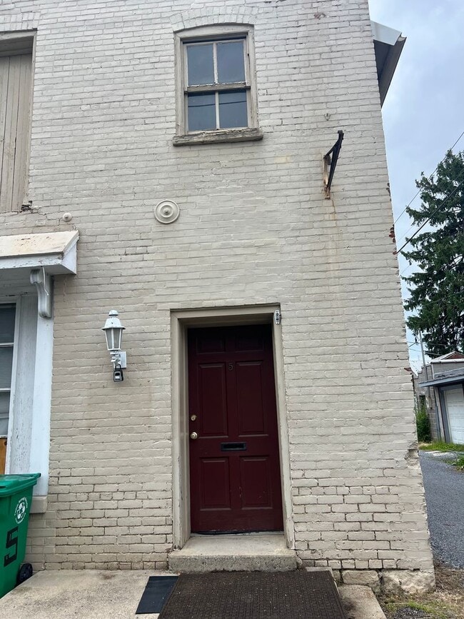 Building Photo - 5 Chestnut Ave Unit 5 Chestnut Ave