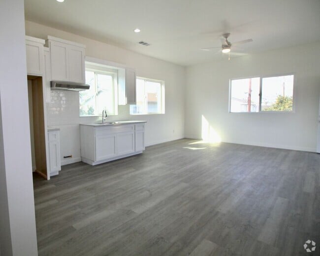 Building Photo - 4245-4244 S Olive St Rental