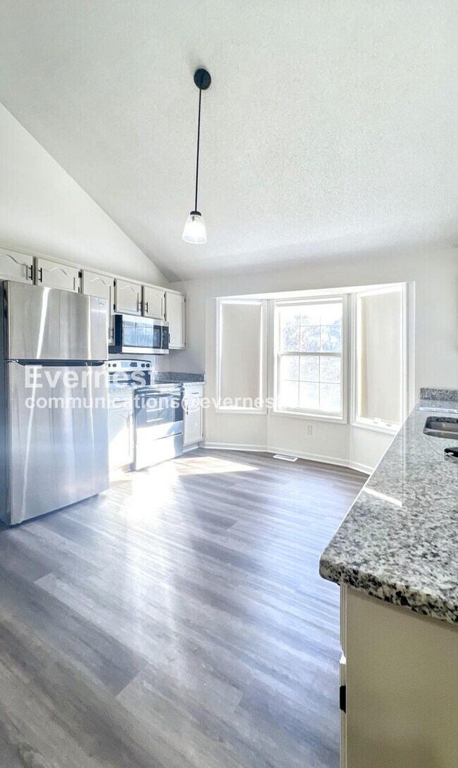 Photo - 325 Fawn Valley St