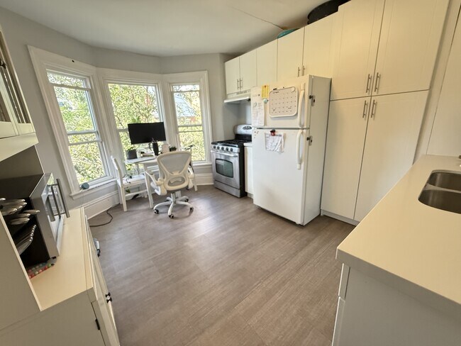 Photo - 129 Emerald St S Unit 2