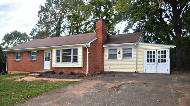 Photo - 3 BR Home in Madison Heights Available Imm...