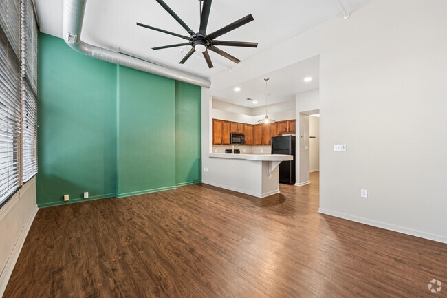 1BR, 1BA - 700SF - Living Room