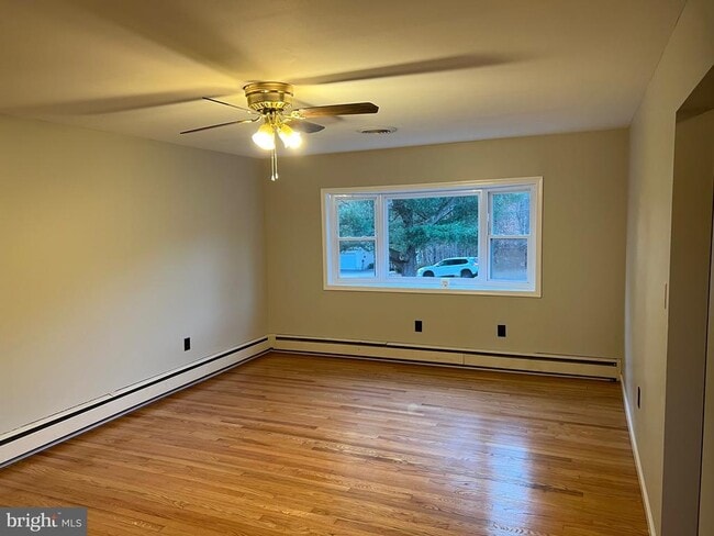 Photo - 913 S Stepney Rd