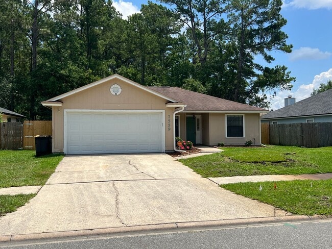 Building Photo - 3 bedroom 2 bath beauty