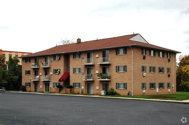 Building Photo - King of Prussia Arms Rental