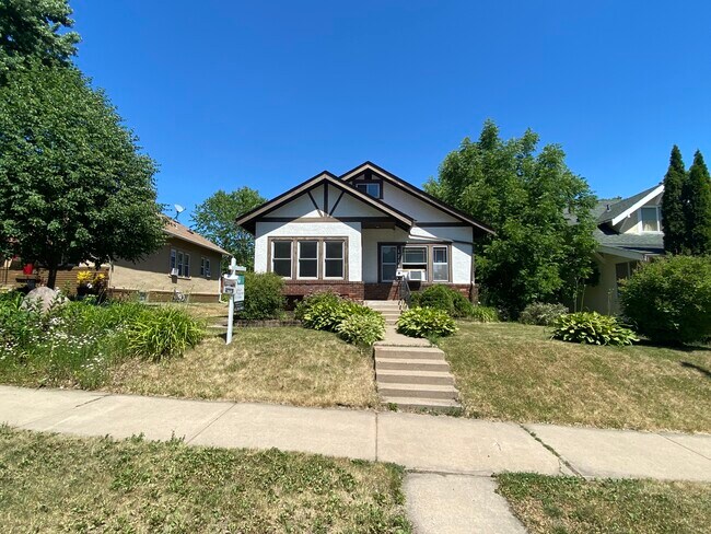 Photo - 1714 Vincent Ave N