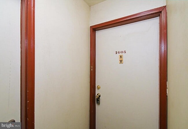 Building Photo - 1605 Meadowview Ln Unit 1605